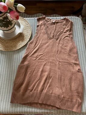 Sleeveless V-Neck Knit Tunic Dress in Tan